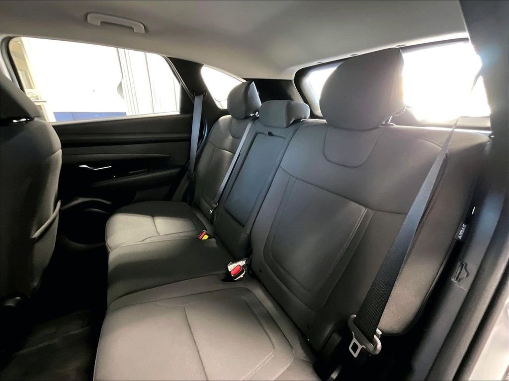 Used 2025 Silver Hyundai SE image 15