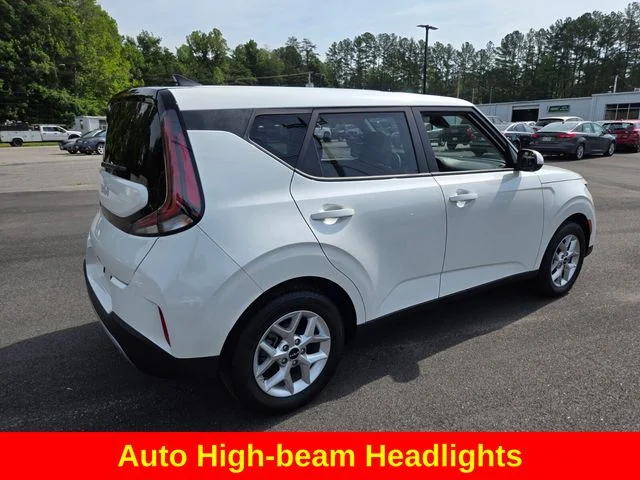 Used 2025 White Kia LX image 9