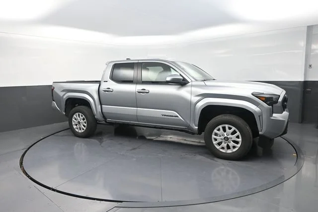 Used 2025 Silver Toyota SR5 image 26
