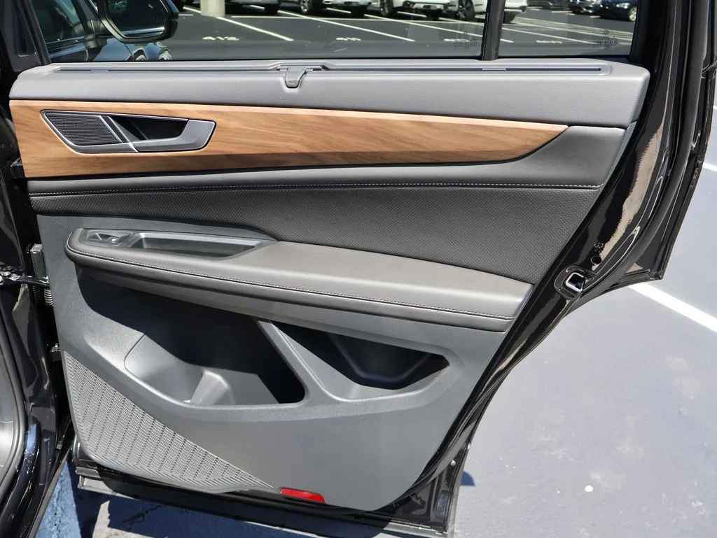 New 2026 Black Volkswagen SE w/Technology image 37