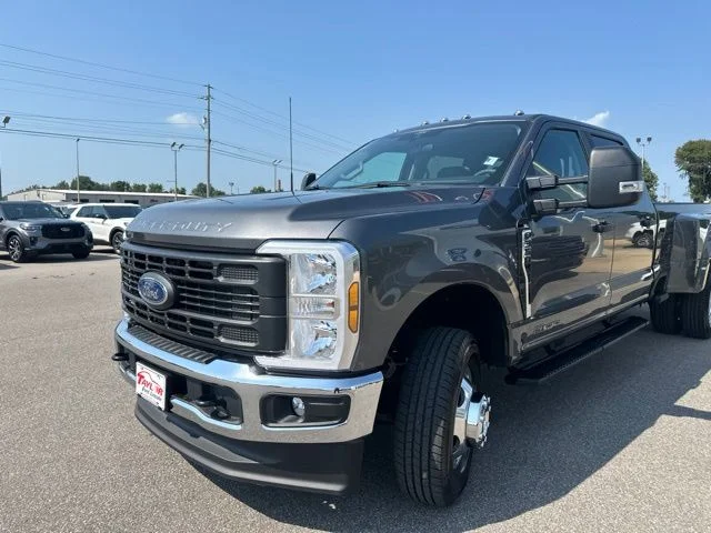 Used 2026 Carbonized Gray Metallic Ford XL image 32