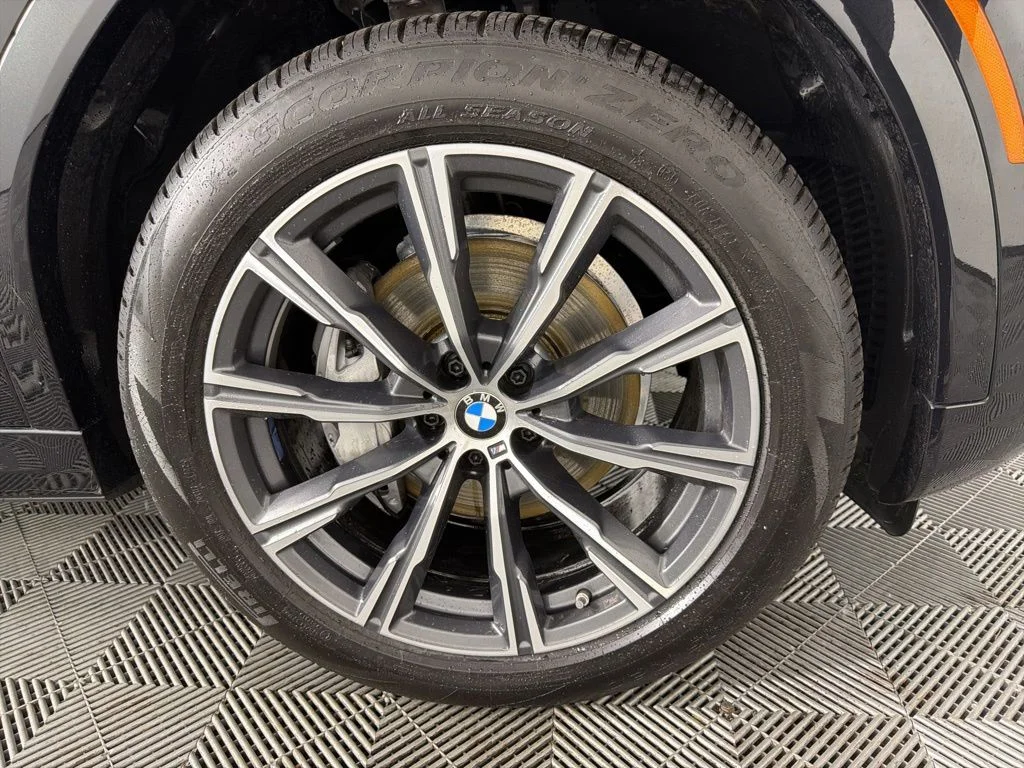 Used 2024 Black Sapphire Metallic BMW xDrive40i image 10
