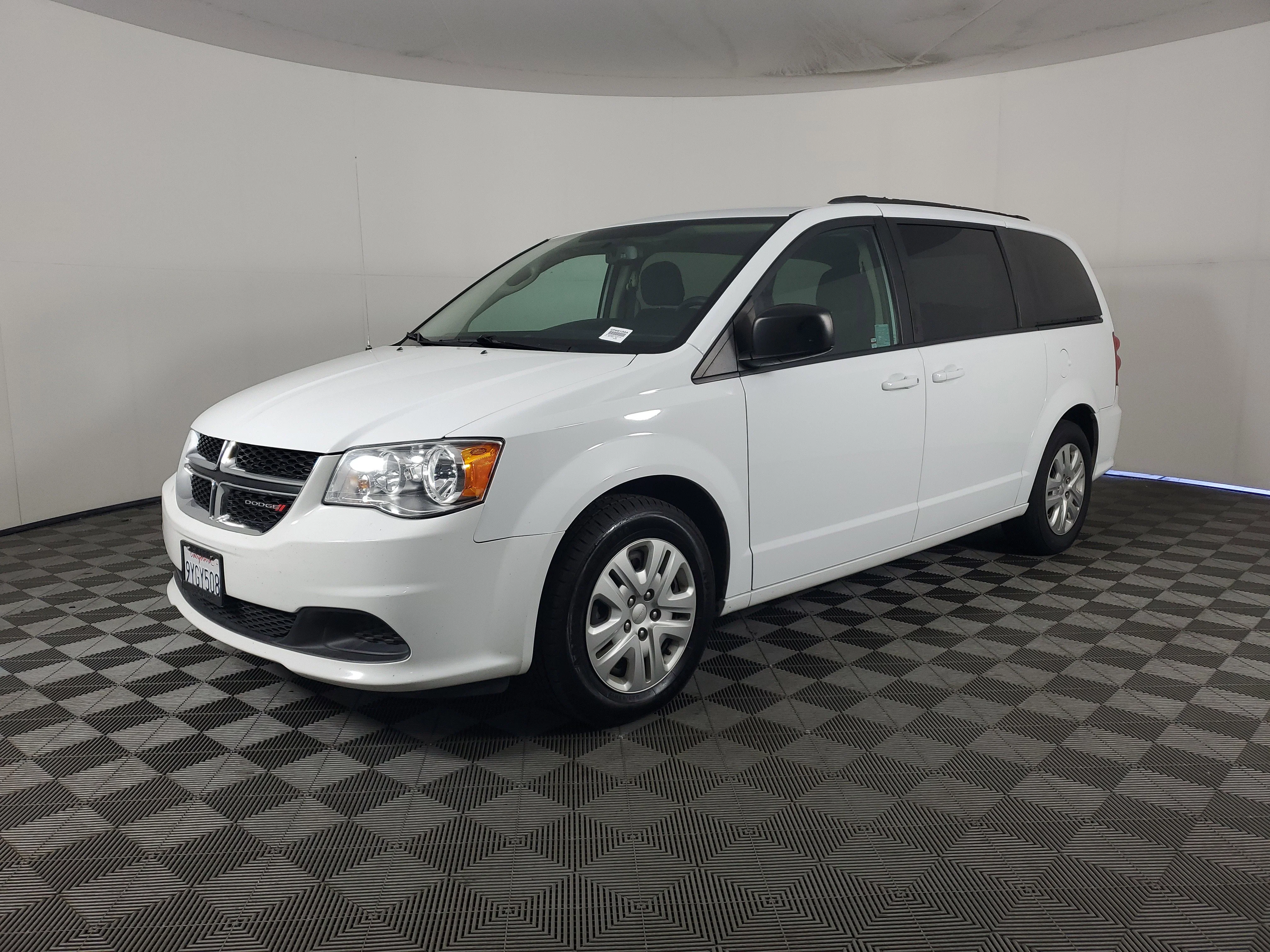 Used 2018 White Knuckle Clearcoat Dodge SE image 8