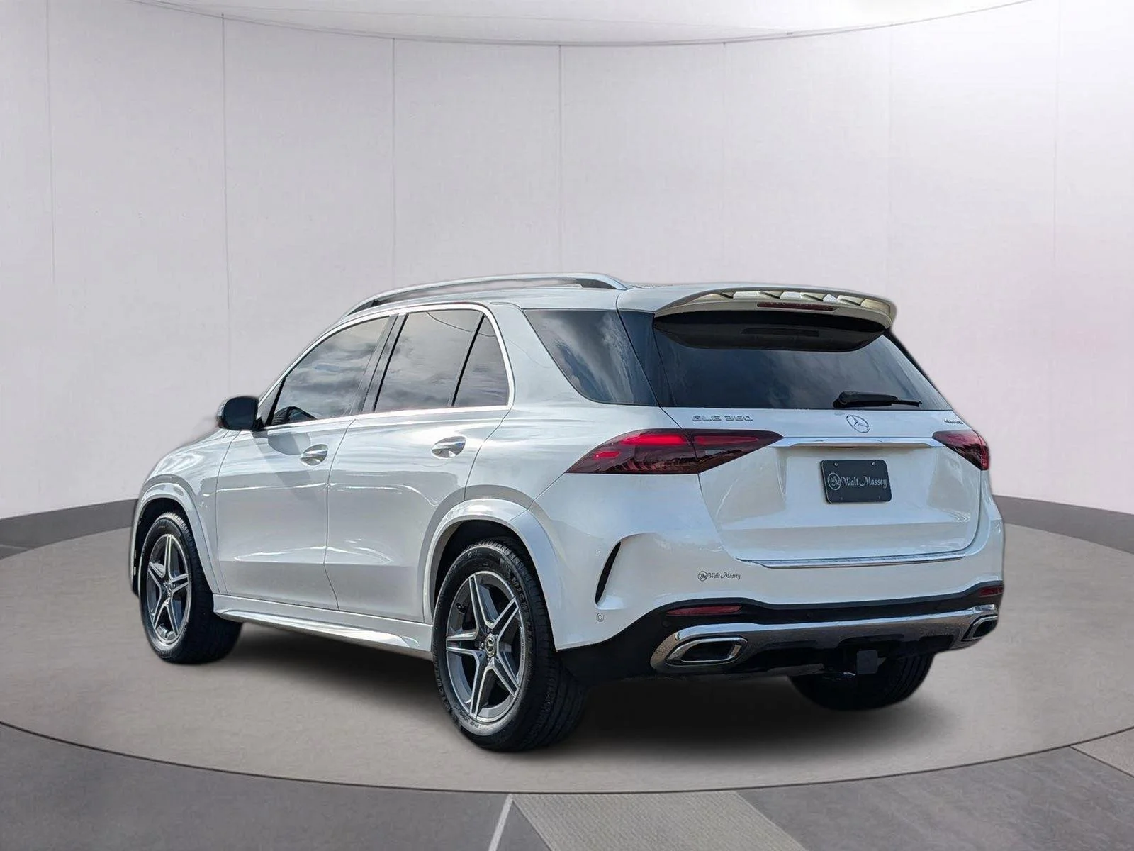 Used 2024 MANUFAKTUR Diamond White Metallic Mercedes-Benz GLE 350 image 3