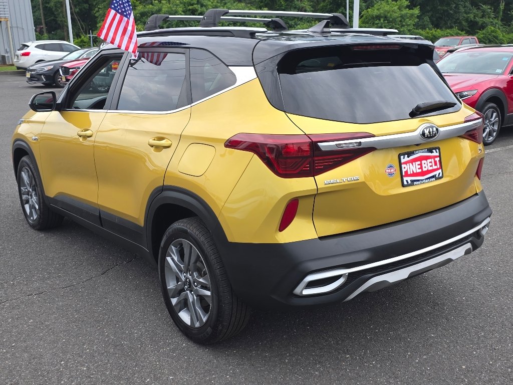 Used 2021 Starbright Yellow/Black Roof Kia S image 13