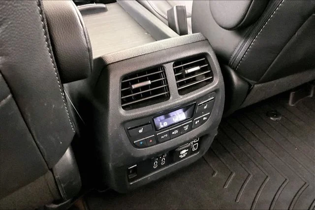 Used 2020  Honda Touring image 9