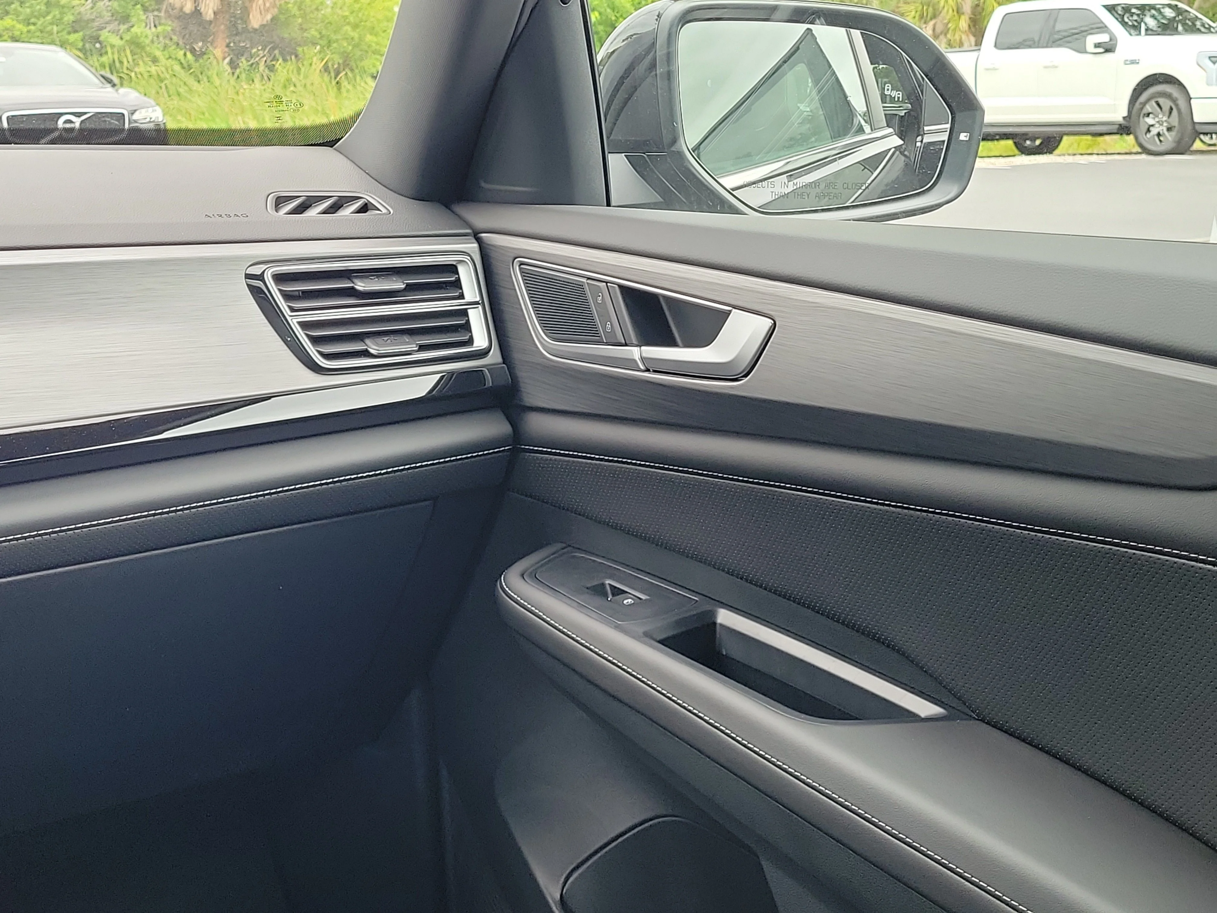 New 2026 Black Volkswagen 2.0T SE w/Technology image 4