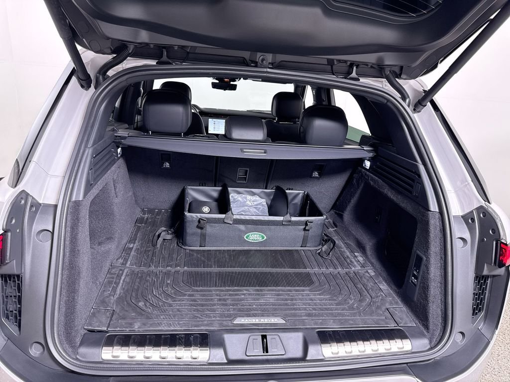 New 2026 Borasco Grey Land Rover Dynamic SE image 21