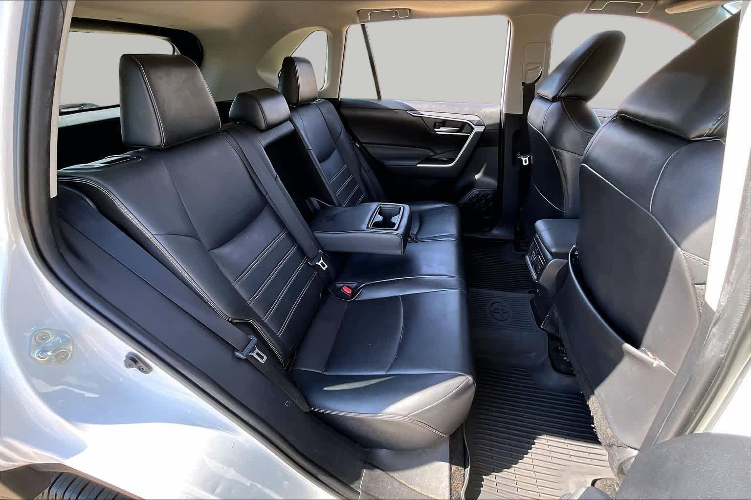 Used 2021 Blizzard Pearl Toyota XLE Premium image 19