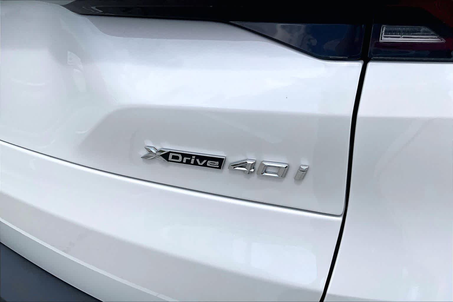 Used 2026 Mineral White Metallic BMW xDrive40i image 18