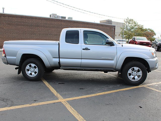 Used 2015 Silver Sky Metallic Toyota Base image 5