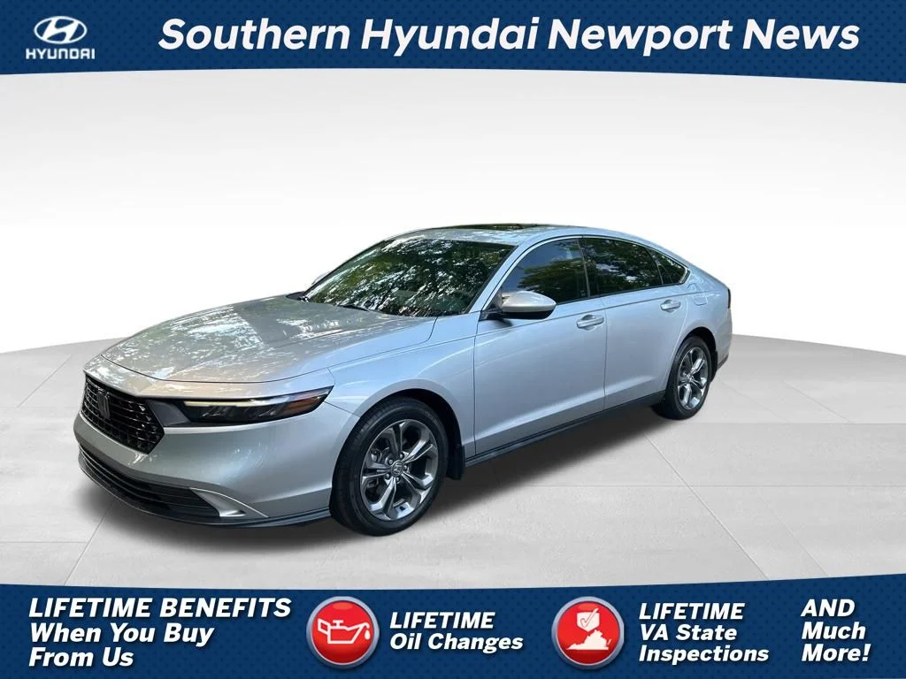 Used 2023 Silver Honda EX image 1