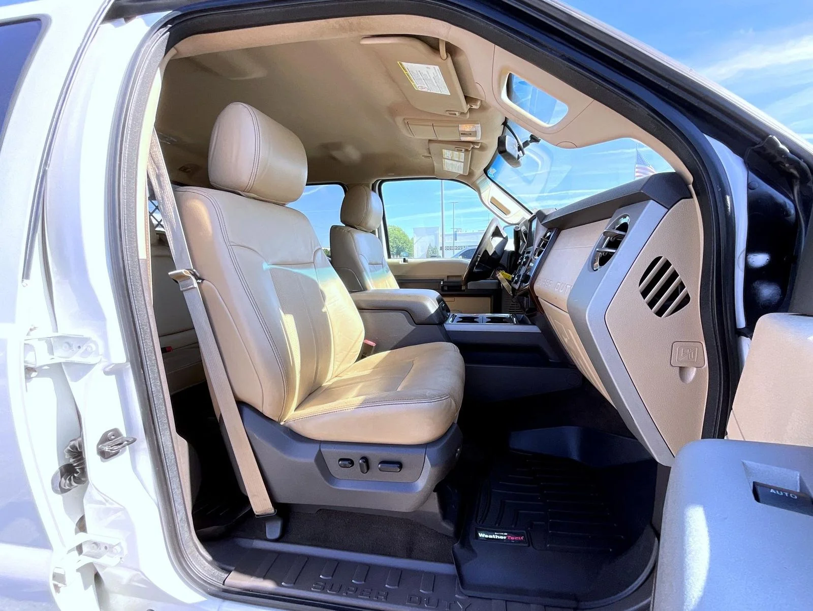 Used 2015 White Ford Lariat image 15