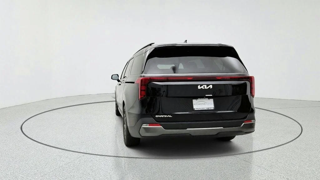 Used 2025 Aurora Black Pearl Kia SX FWD w/ Rear Seat Entertainment & Dark Edition Pkg image 6