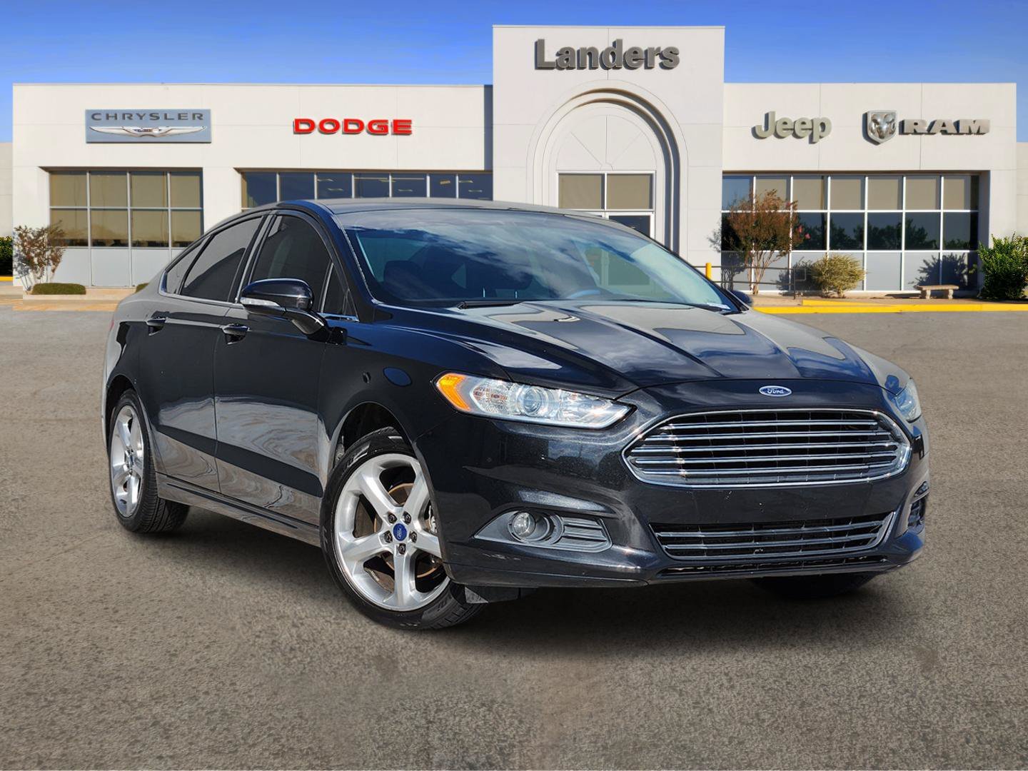 Used 2013 Tuxedo Black Metallic Ford SE image 1