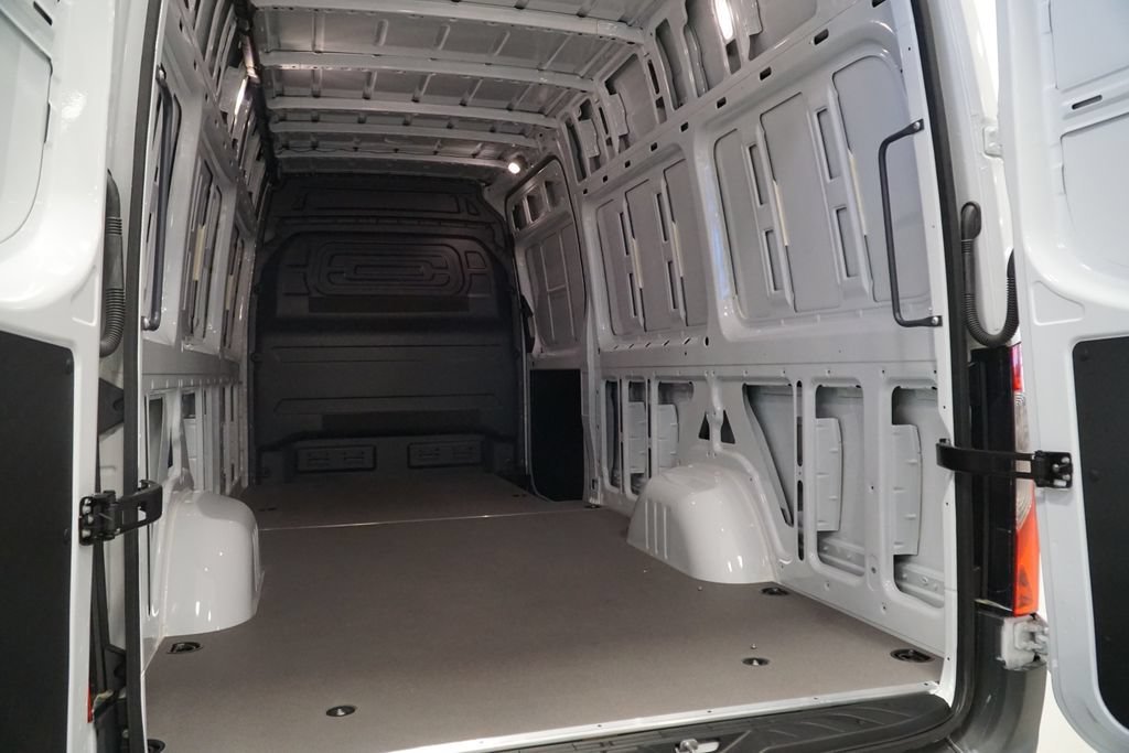 New 2025 Arctic+White Mercedes-Benz Cargo 170 WB image 29