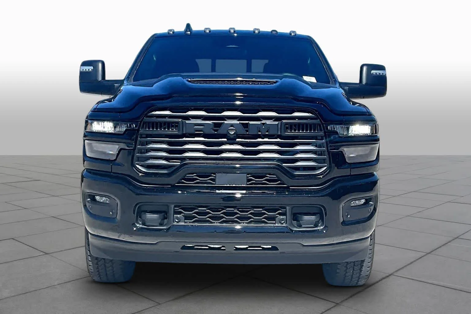 New 2026 Diamond Black Crystal Pearl-Coat Exterior Paint RAM Black Express image 4