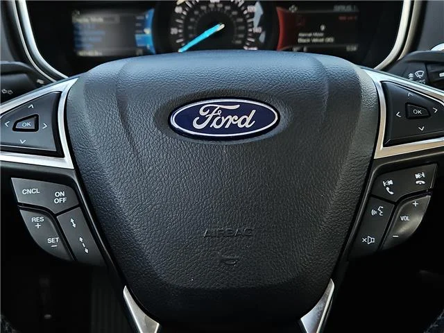 Used 2020 White Platinum Metallic Tri-Coat Ford SEL Front-wheel Drive image 19