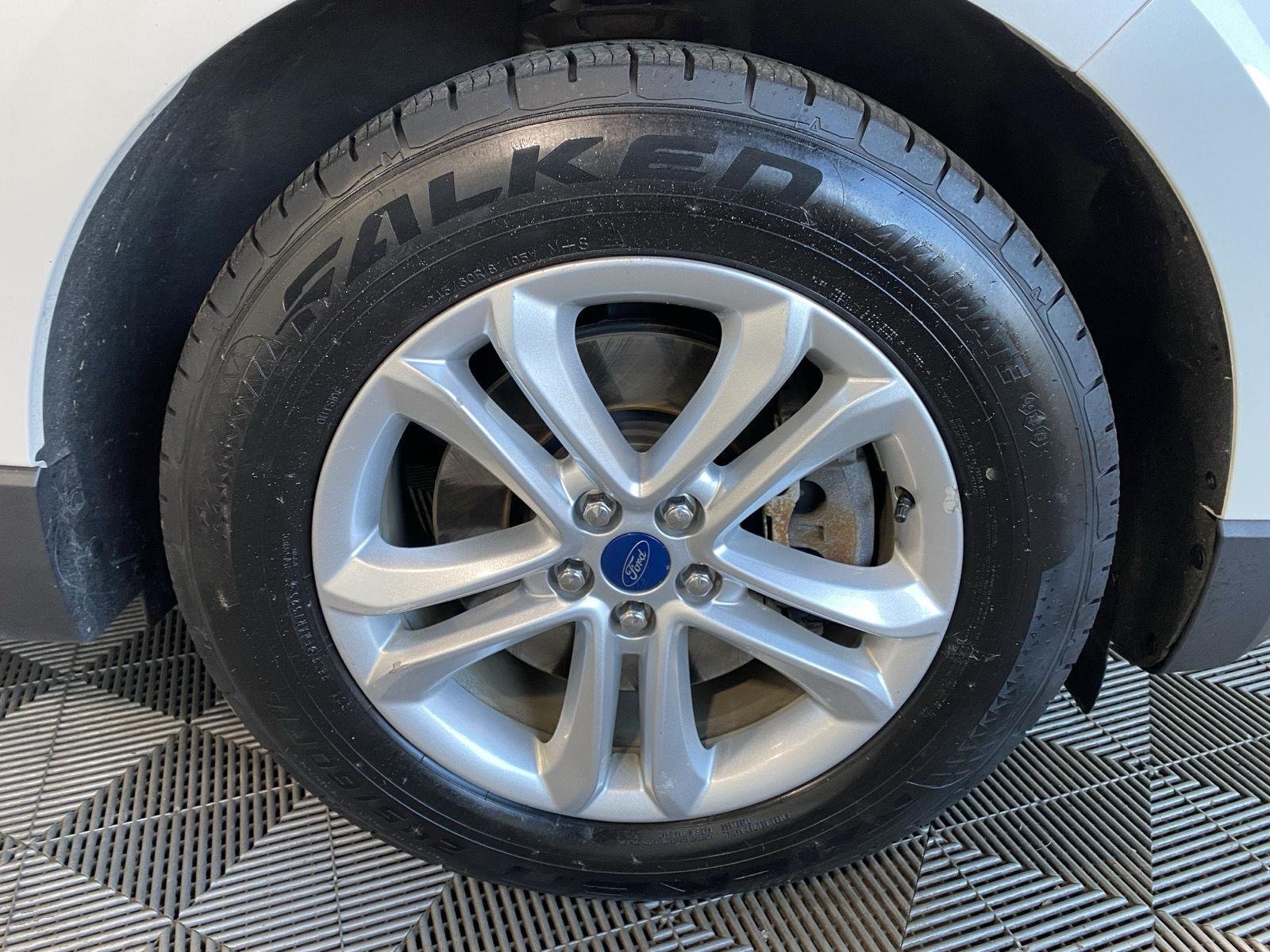 Used 2019 White Platinum Metallic Tri-Coat Ford SEL image 10