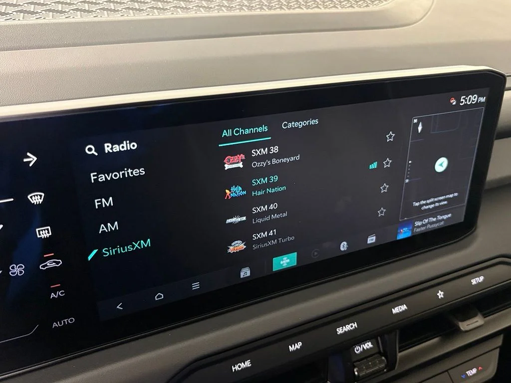 New 2027 Black Jade Green Kia X-Line EX image 27