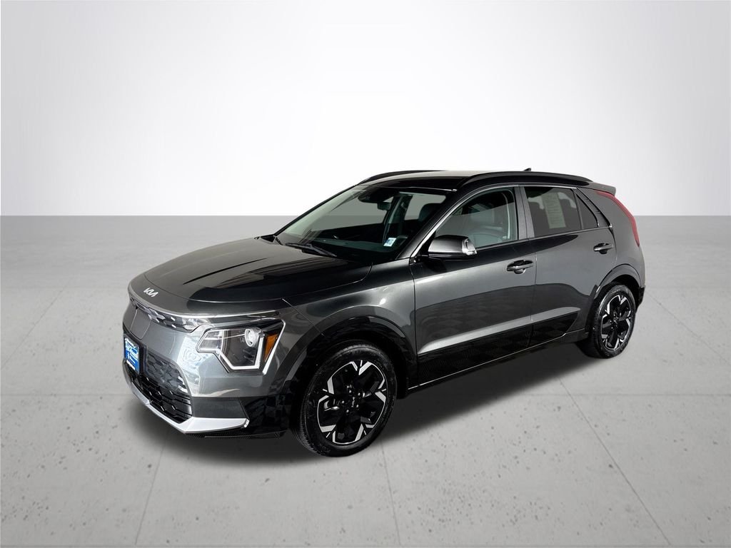 Used 2024 Gray Kia Wind image 2