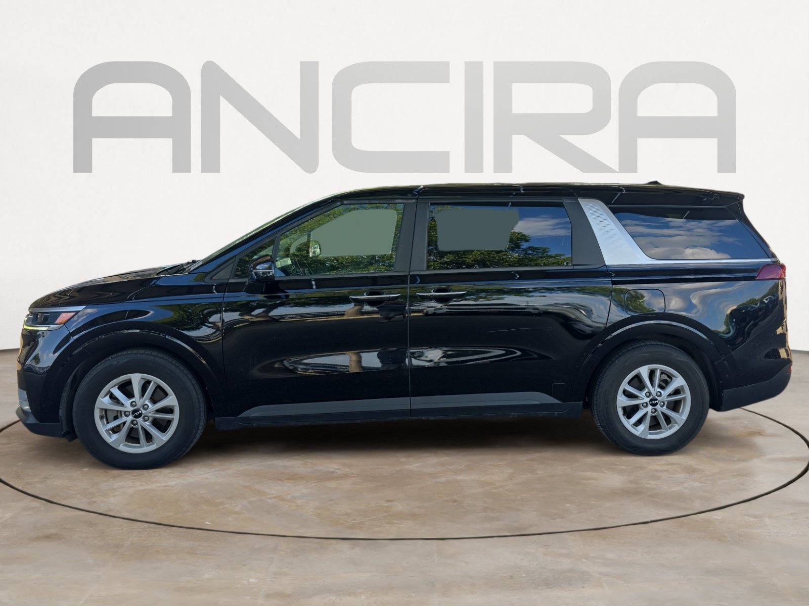 Used 2022 Aurora Black Kia LXS image 4