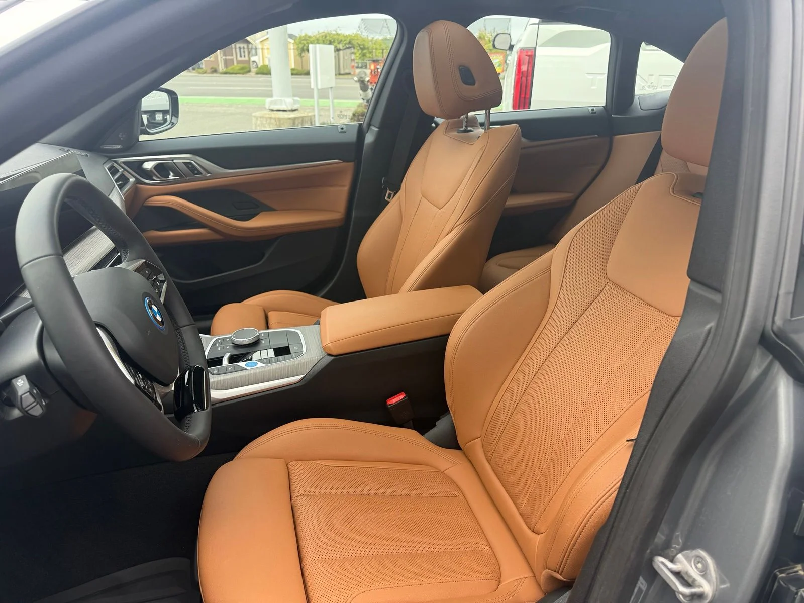 Used 2025 Gray BMW xDrive40 image 11