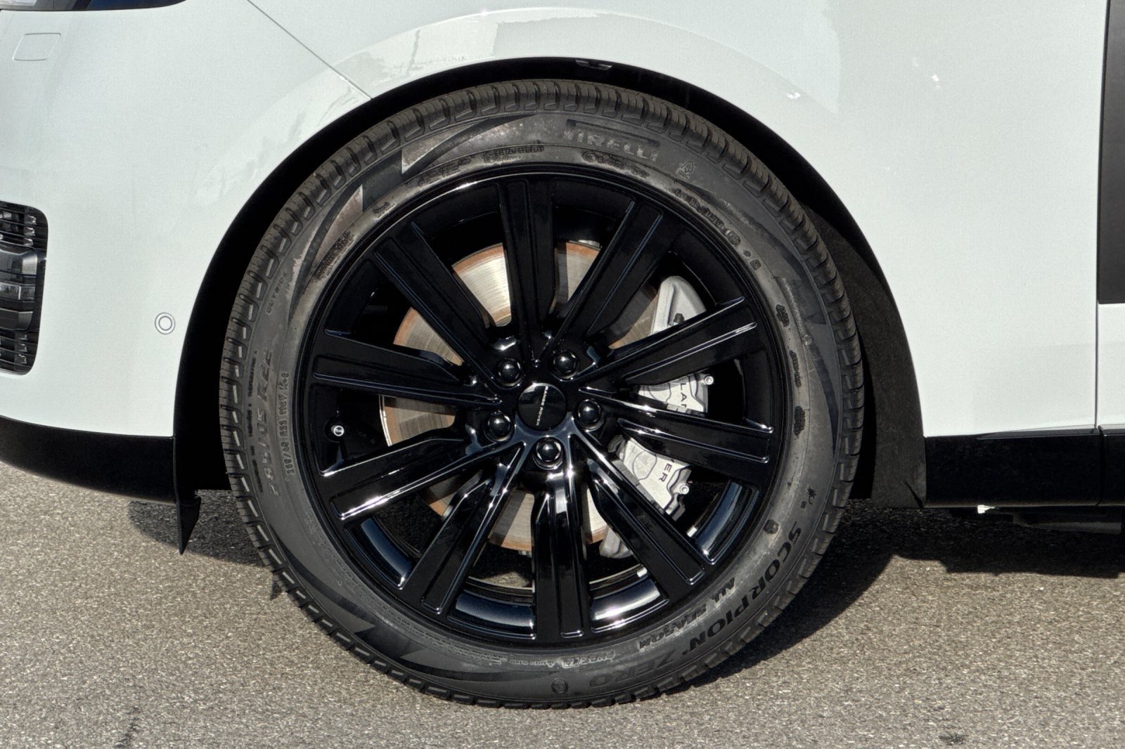 New 2026 Fuji White Land Rover SE image 33