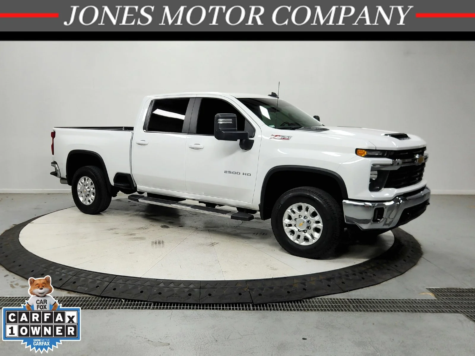 Used 2025 White Chevrolet LT image 1