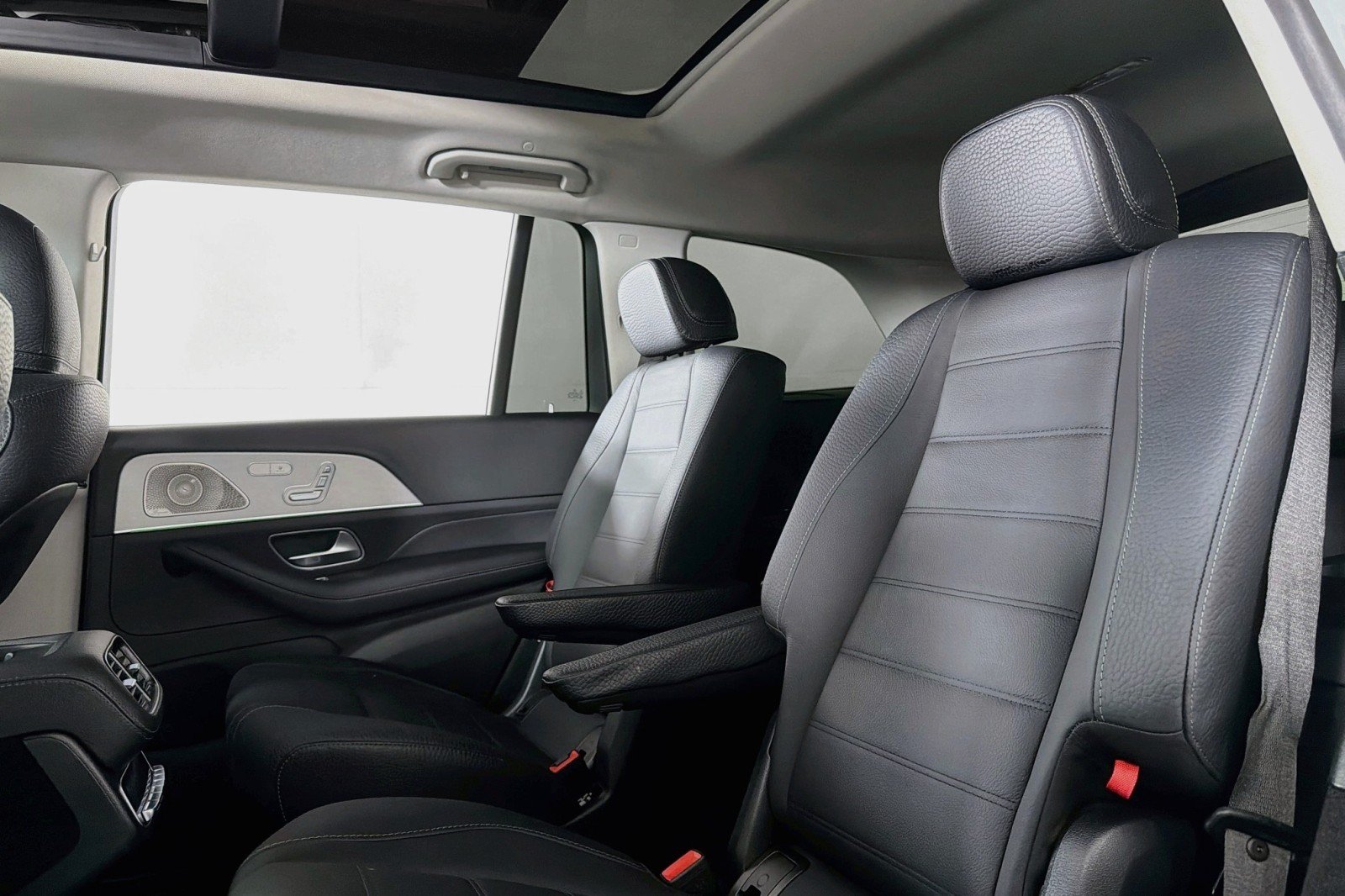 Certified Used 2024 MANUFAKTUR Alpine Grey Mercedes-Benz 450 image 8