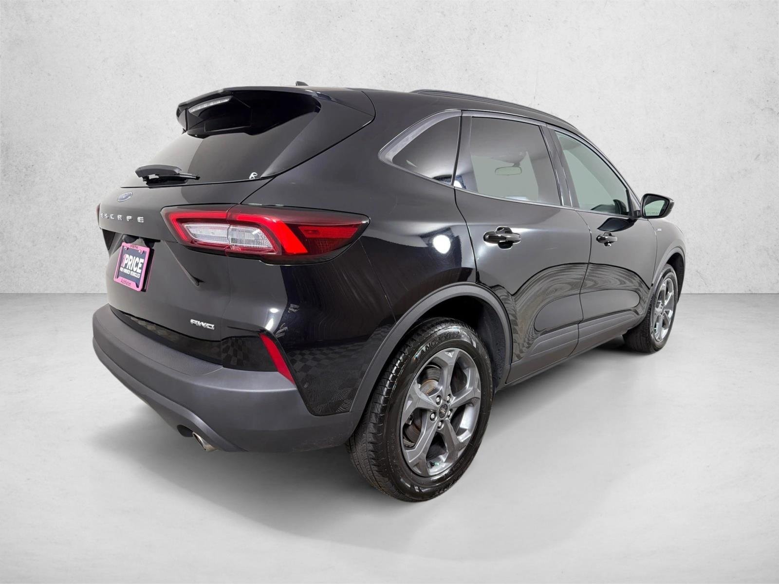 Used 2025 Agate Black Metallic Ford ST-Line Select image 3