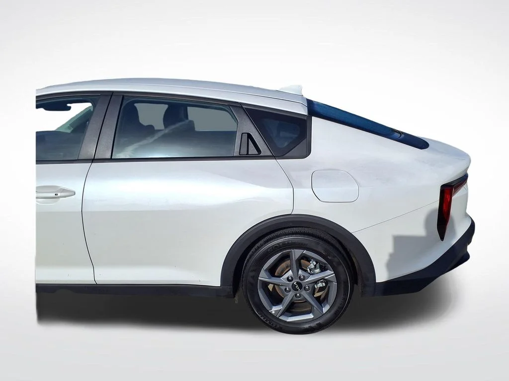 Used 2025 White Kia LXS image 20