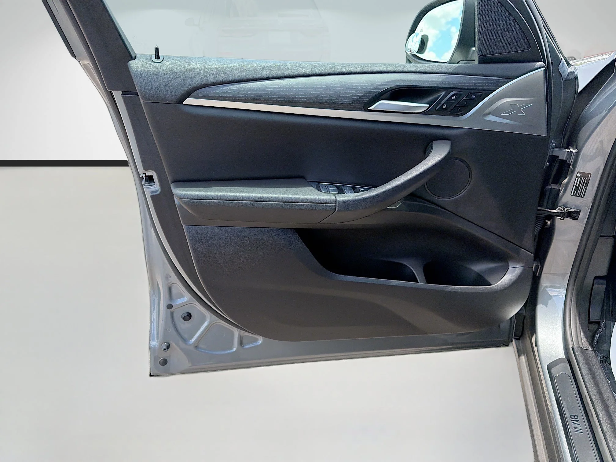 Used 2023 Skyscraper Gray Metallic BMW sDrive30i image 21