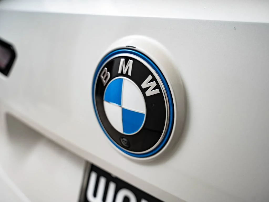 Certified Used 2025 Mineral White Metallic BMW xDrive50 image 17