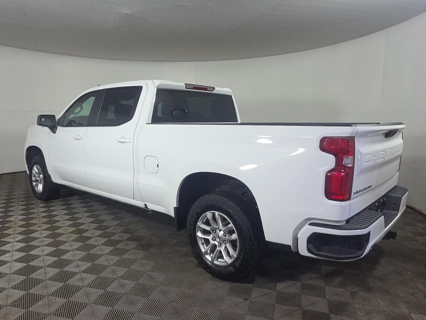 Used 2025 Summit White Chevrolet RST image 7