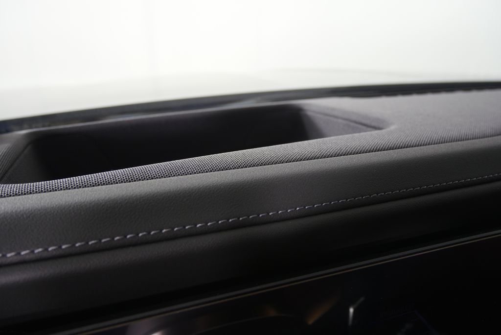 New 2026 Black Sapphire Metallic BMW 740i image 20