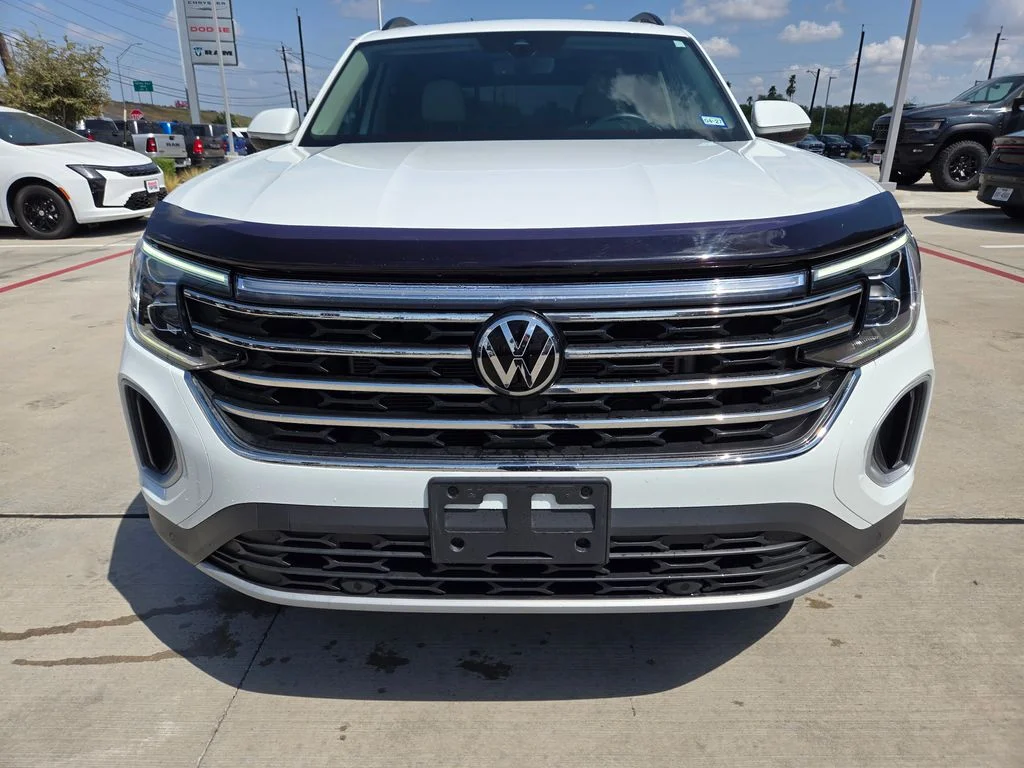 Used 2024 White Volkswagen 2.0T SE w/Technology image 8