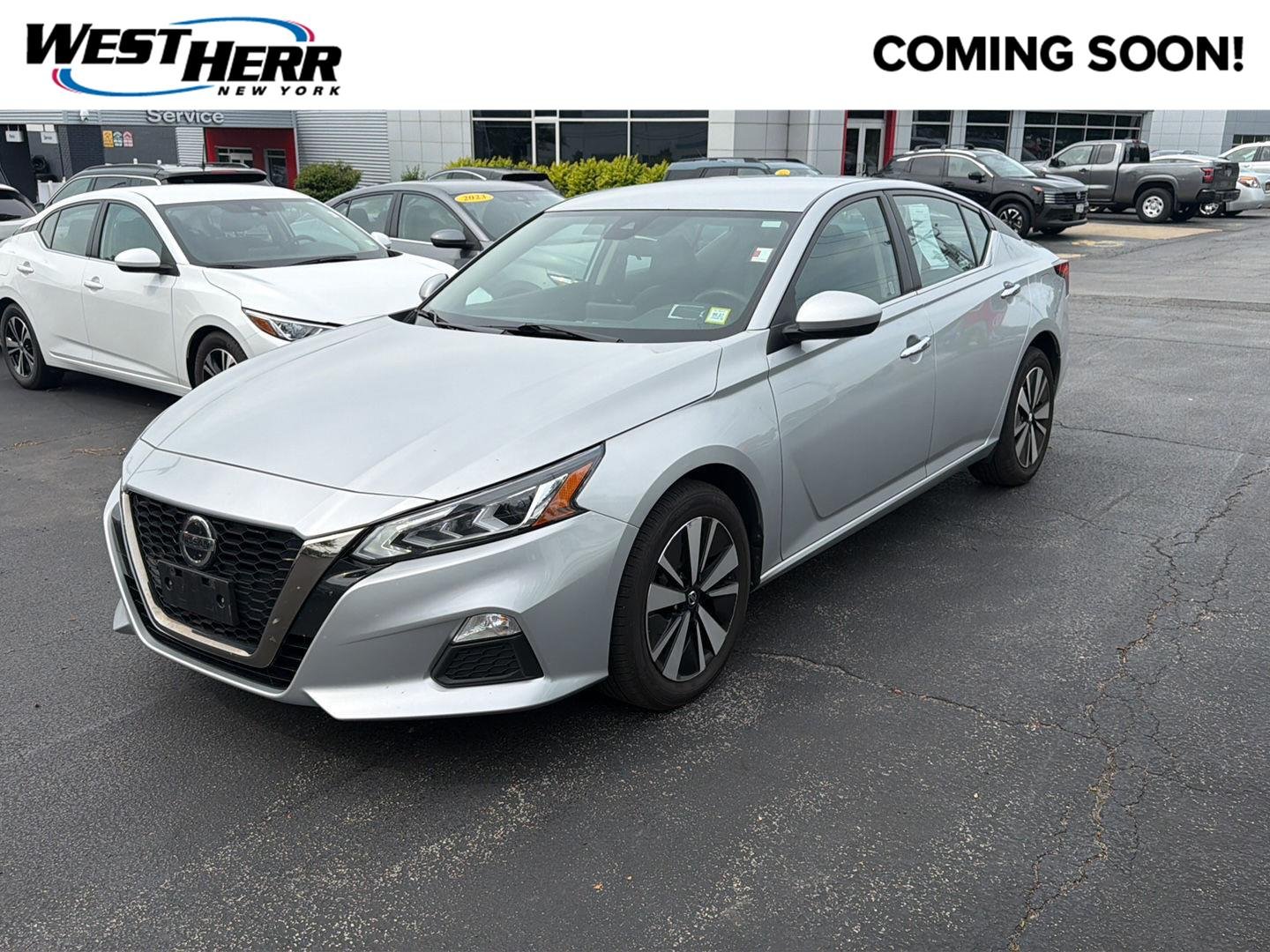 Used 2022 Brilliant Silver Metallic Nissan 2.5 SV image 1