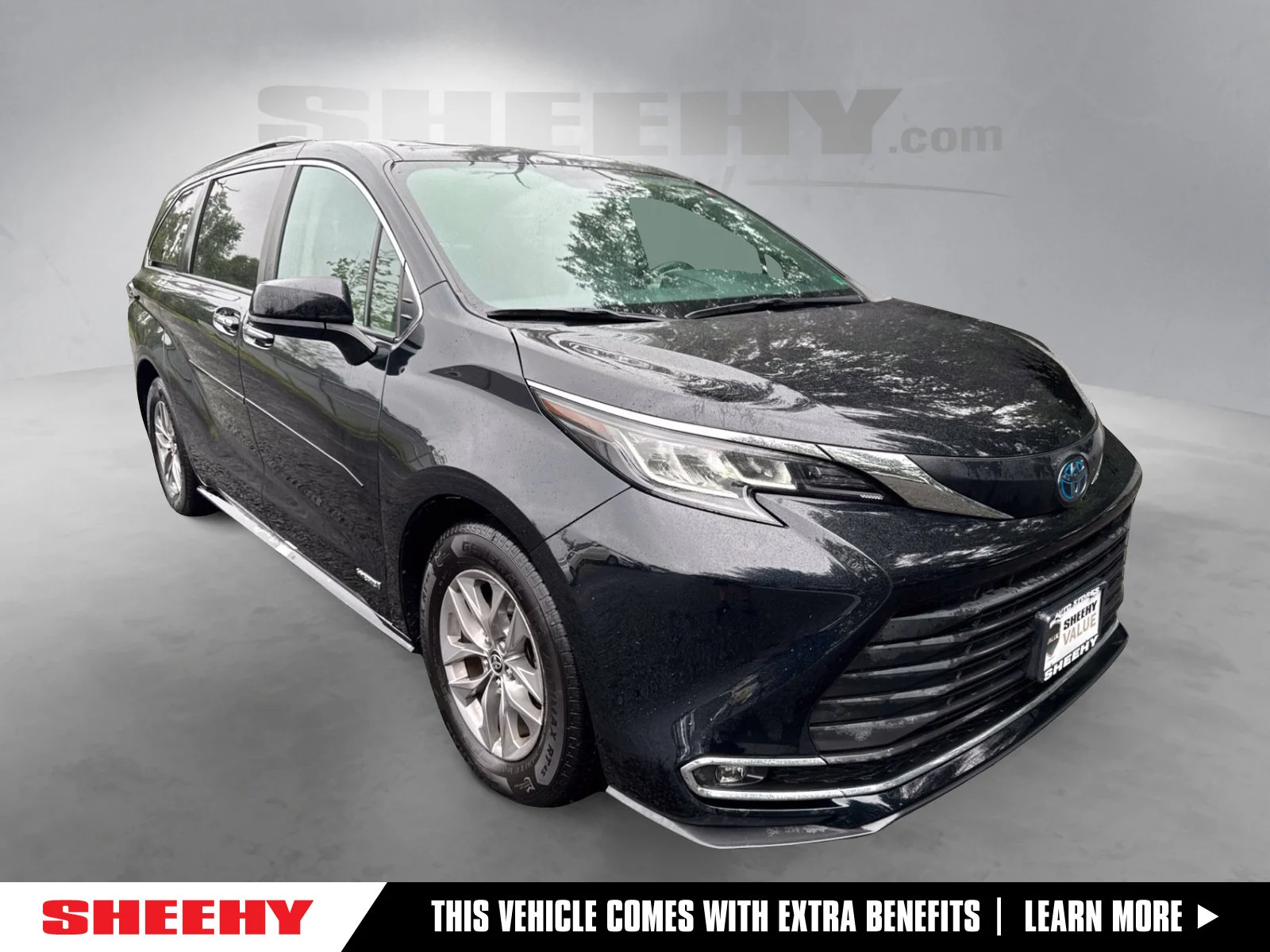 Used 2021 Midnight Black Metallic Toyota XLE image 1