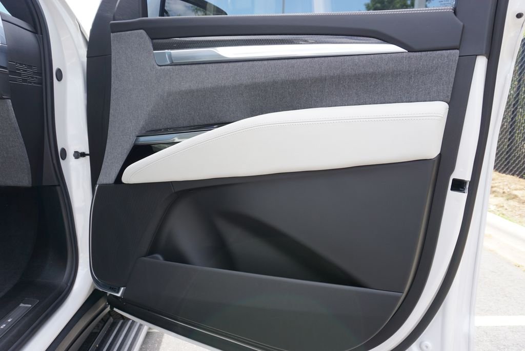 Used 2025 Crystal White Cadillac V-Series image 51