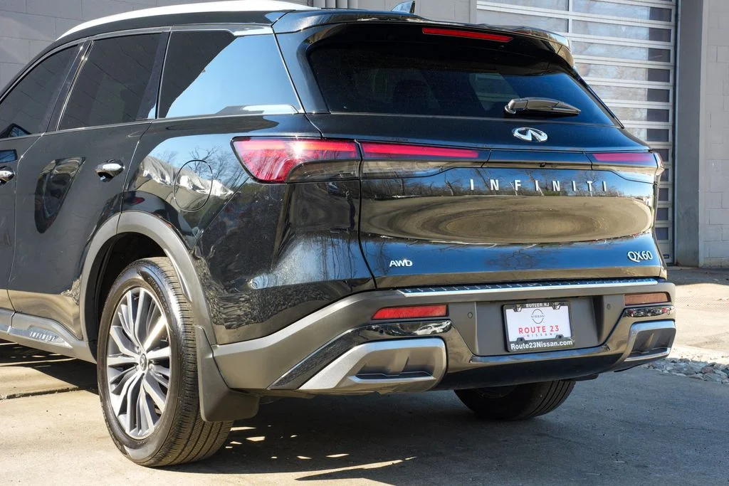Used 2023 Black INFINITI Sensory image 16