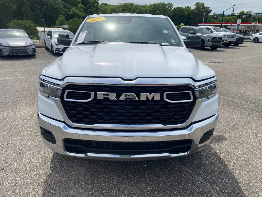 Used 2025 White Ram Big Horn/Lone Star image 18