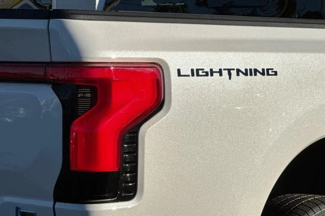 2025 Ford F-150 Lightning Lariat - Photo 32