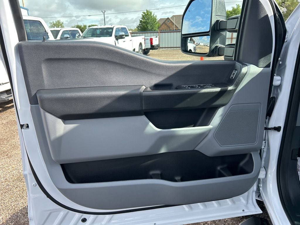 New 2026 Oxford White Ford XL image 12