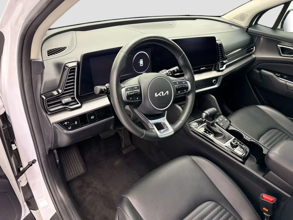 Used 2023 White Kia SX-Prestige image 9