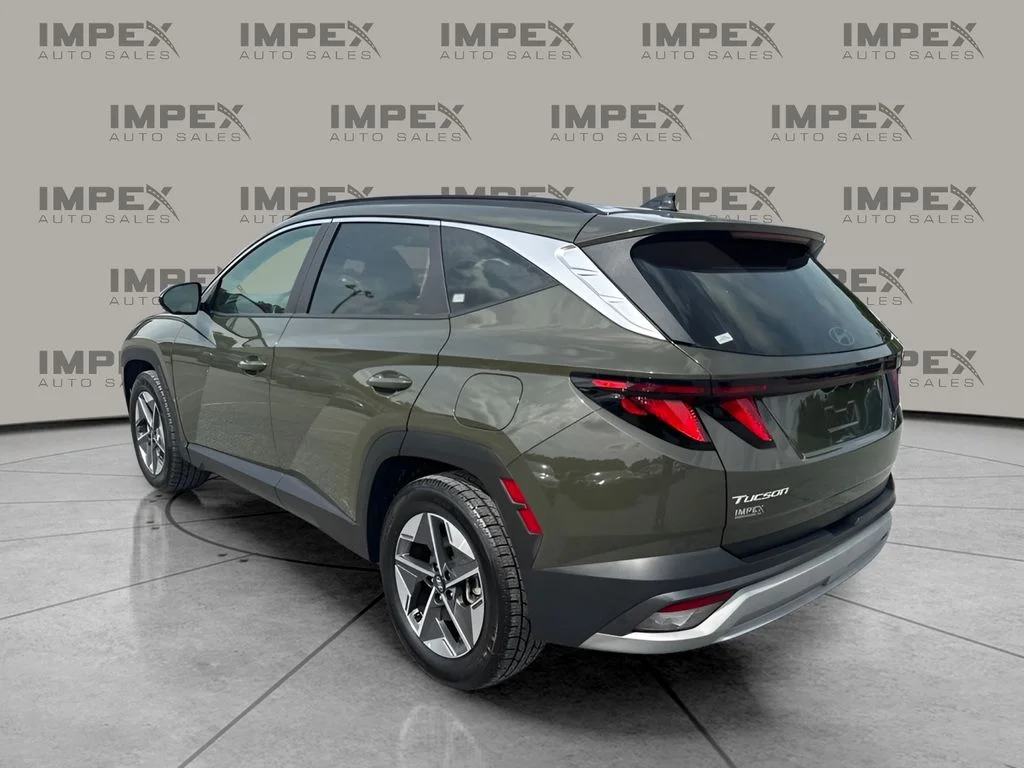 Used 2025 Green Hyundai SEL image 3