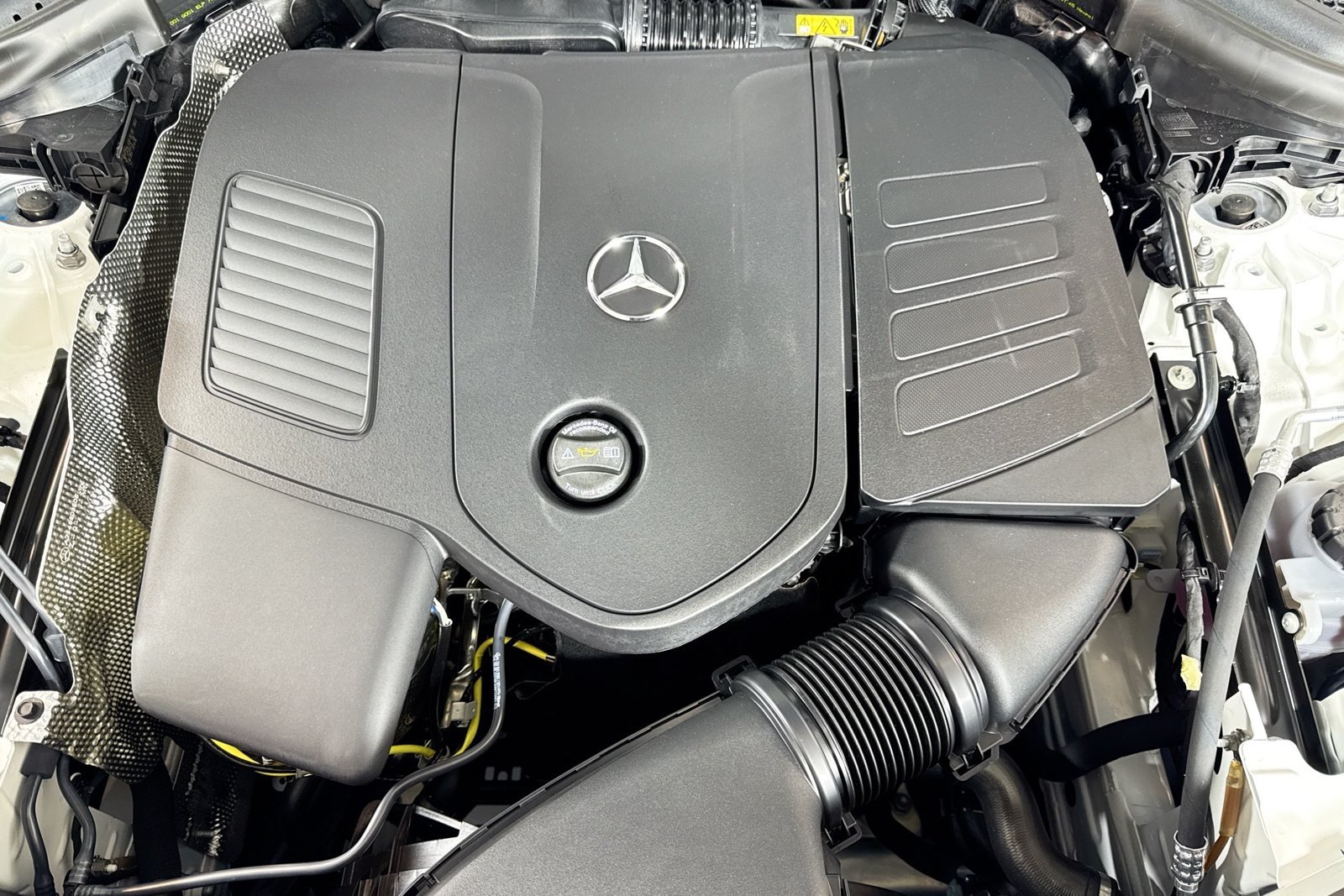 New 2026 Polar White Mercedes-Benz GLC 300 image 28