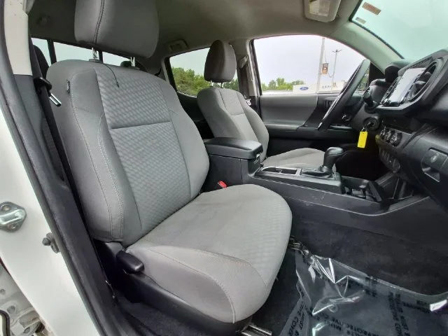 Used 2022 White Toyota SR image 34