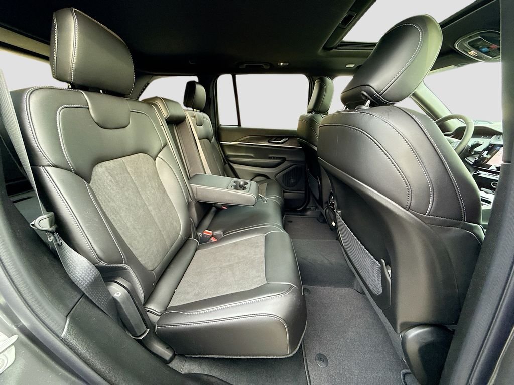 New 2026 Baltic Gray Metallic Clear-Coat Exterior Paint Jeep Laredo Altitude image 30