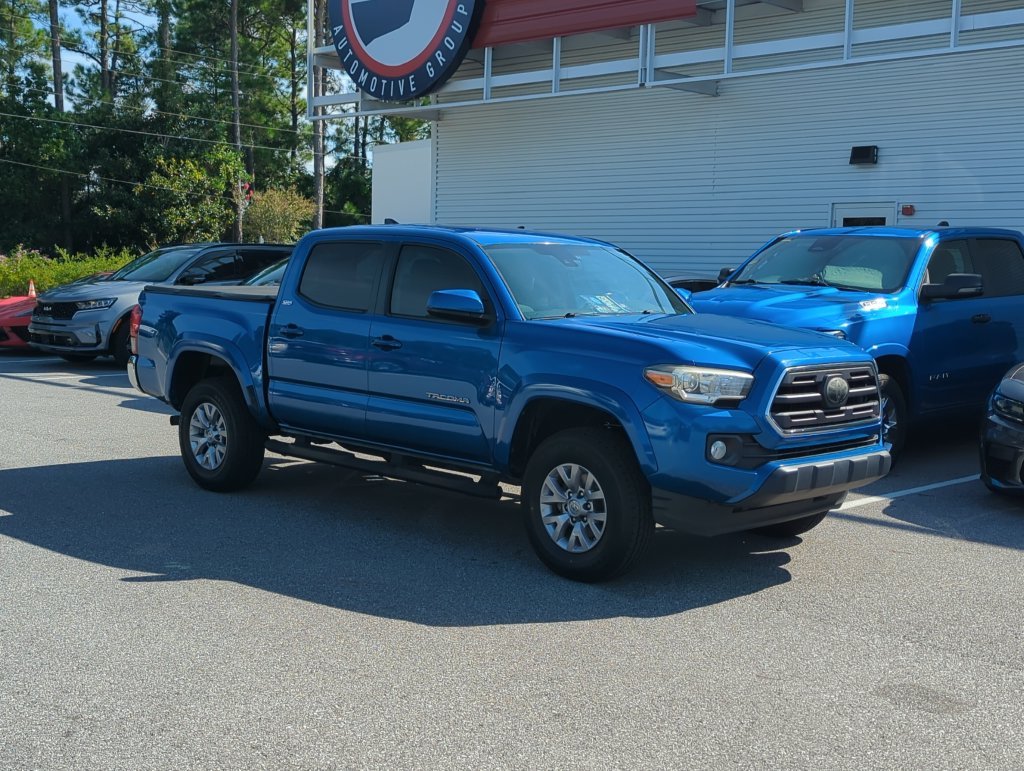 Used 2018 Blue Toyota SR5 image 6